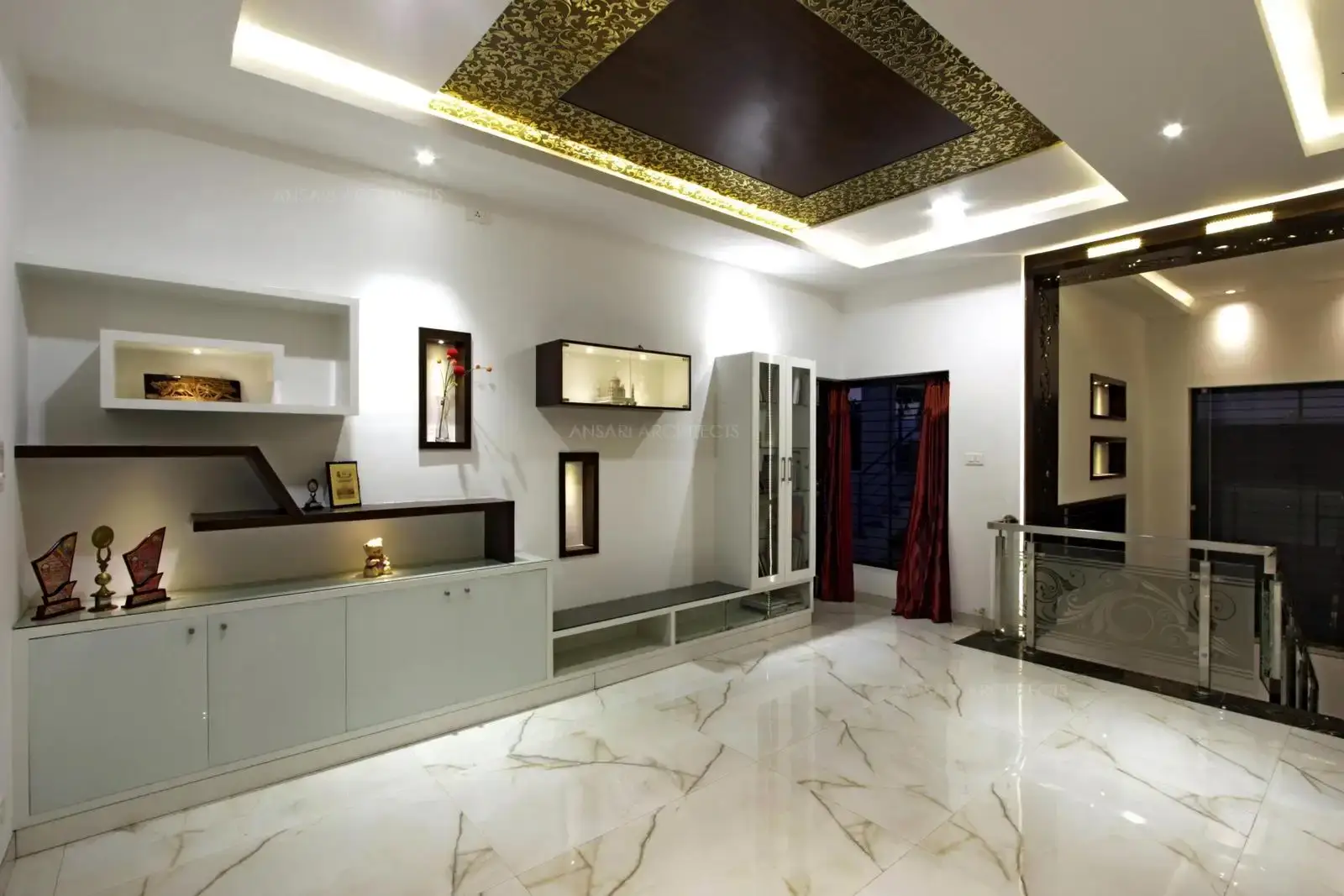 Recessed ceiling with veneer panelling elevates the aesthetic quality of the space along with the storage racks with clean, uncluttered storage unit in white with sleek design element.